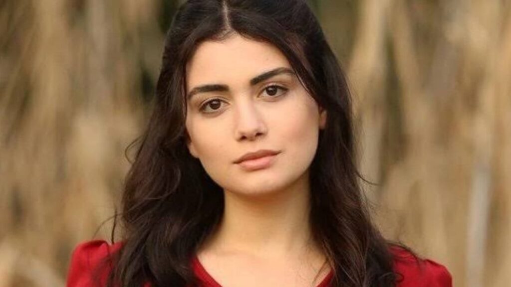 Özge Yağız
