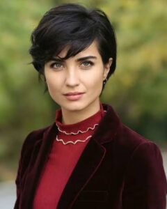 Tuba Büyüküstün Biography, Dramas, Age, Height, Husband, Instagram